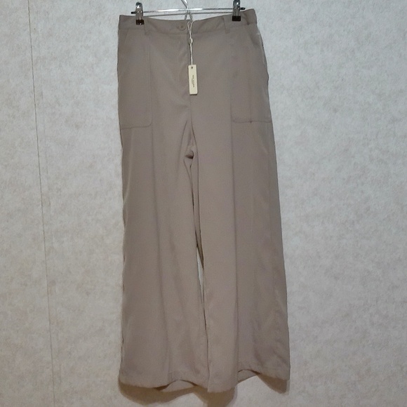 NWT Max Studio Cream Wide Leg Pants, Kangaroo Pockets, Stretch Waist, Size Large - Picture 1 of 8